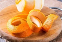 Mistura de cascas de laranja e vinagre rende limpador caseiro eficiente