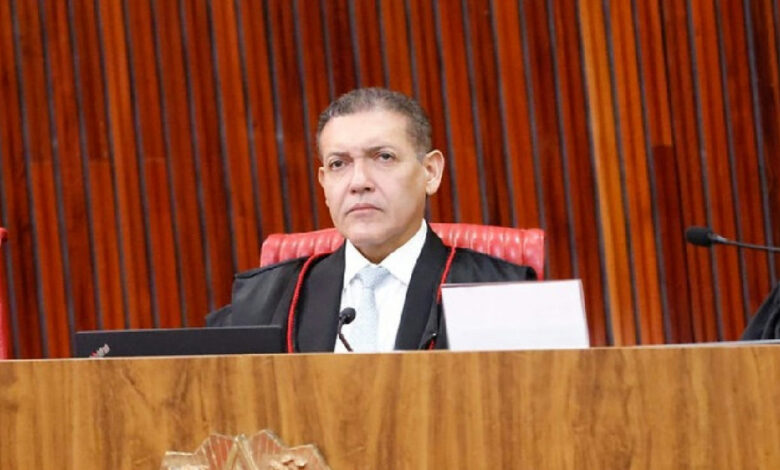 Nunes Marques autoriza retorno do canal Exército do Lula no Whatsapp