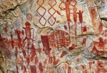 Paredões em Serranópolis guardam pinturas rupestres de 11 mil anos em Goiás