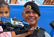 Policiais militares surpreendem menina salva de picada de escorpião em Goiânia