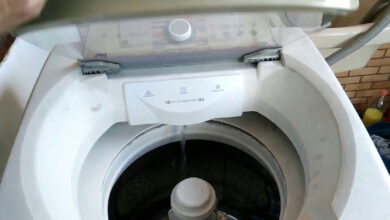 Por que suas roupas pretas desbotam rápido e como evitar o desgaste prematuro