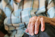 Programa Dignidade em Goiás oferece R$ 300 mensais a idosos de 60 a 64 anos sem aposentadoria