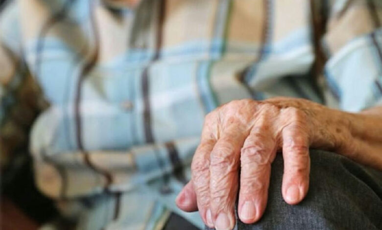 Programa Dignidade em Goiás oferece R$ 300 mensais a idosos de 60 a 64 anos sem aposentadoria