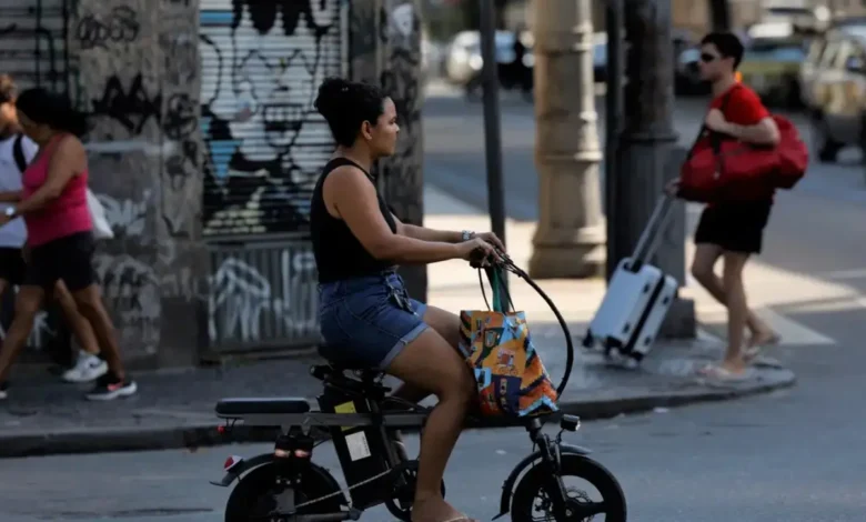 Projeto de lei propõe idade mínima para condução de bicicletas elétricas no Brasil