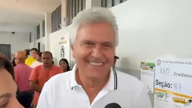Ronaldo Caiado vota em Goiás e pede cautela até a apuração ao reafirmar aliança com Flávio Bolsonaro