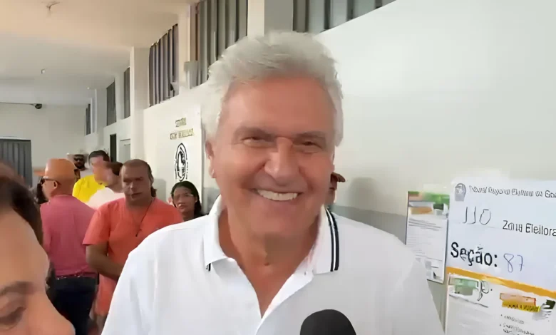 Ronaldo Caiado vota em Goiás e pede cautela até a apuração ao reafirmar aliança com Flávio Bolsonaro