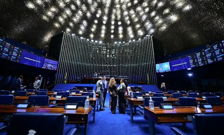 Senado avança com proposta para encerrar escala 6x1 no Brasil