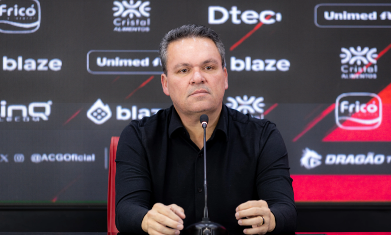 STJD suspende Adson Batista após críticas à arbitragem em clássico goiano
