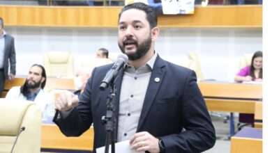 Thialu Guiotti articula apoio para buscar unanimidade na presidência da Câmara de Goiânia