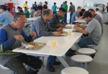 Trabalhador perde tempo de almoço após acordo sindical e entende regras