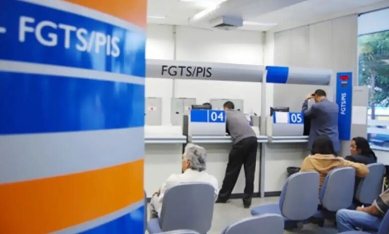 Trabalhadores recebem lote complementar do PIS/Pasep com valores de até R$ 1.621