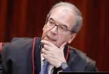 TSE rejeita pedido de Flávio Bolsonaro contra mensagens do governo