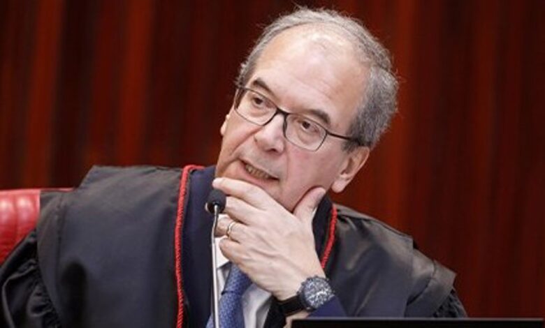 TSE rejeita pedido de Flávio Bolsonaro contra mensagens do governo