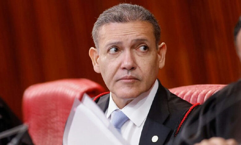 TSE, via Nunes Marques, autoriza "Exército do Lula" após acordo