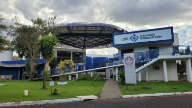 Universidade Estadual de Goiás abre seleção para intérprete de libras com remuneração de até R$ 2,9 mil