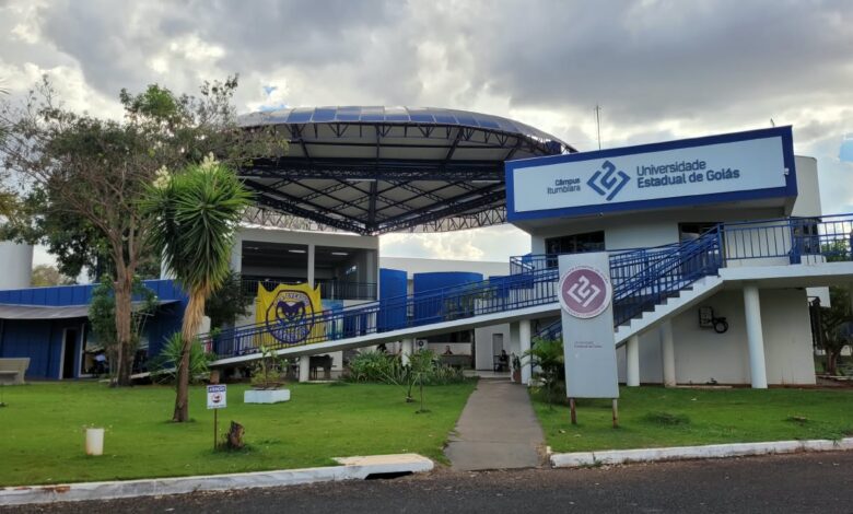 Universidade Estadual de Goiás abre seleção para intérprete de libras com remuneração de até R$ 2,9 mil