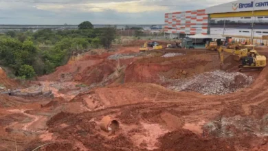 Voçoroca avança sobre a Br-040 em Valparaíso de Goiás e interdita marginal