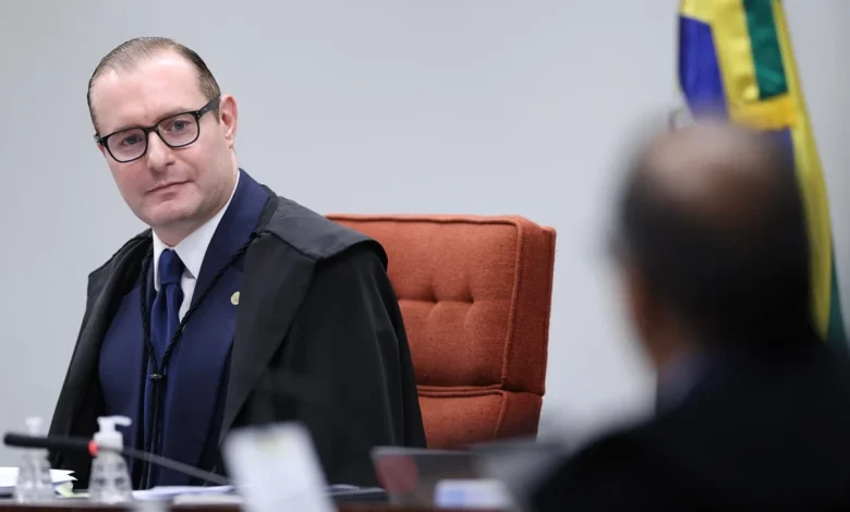 Zanin determina que TSE preste esclarecimentos sobre votos de Douglas Ruas no RJ